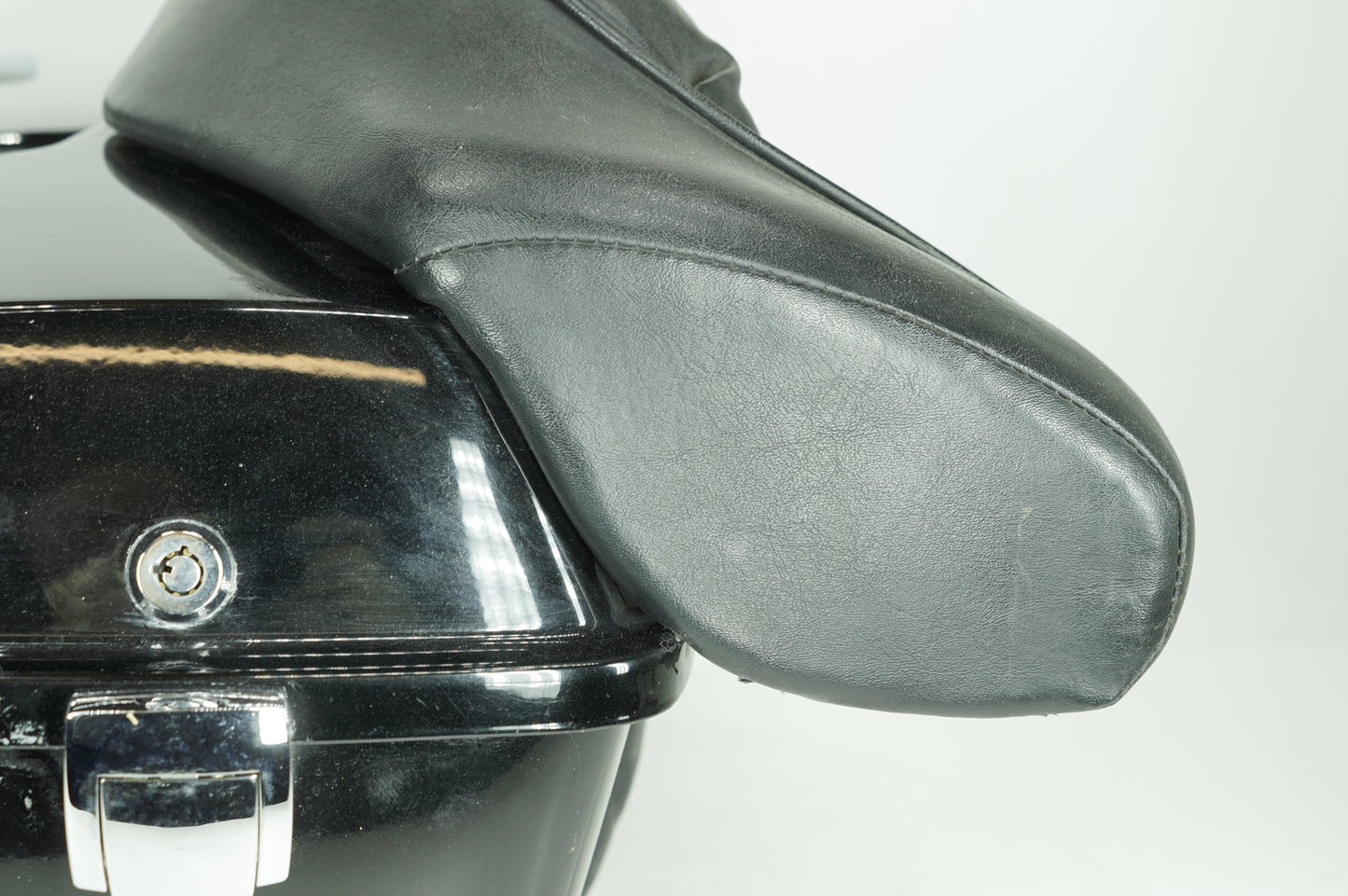 1999 - 2006 Harley-Davidson Touring Electra Glide Classic Rear Tour Pak Trunk Luggage Box NOKey 53140-00BDK