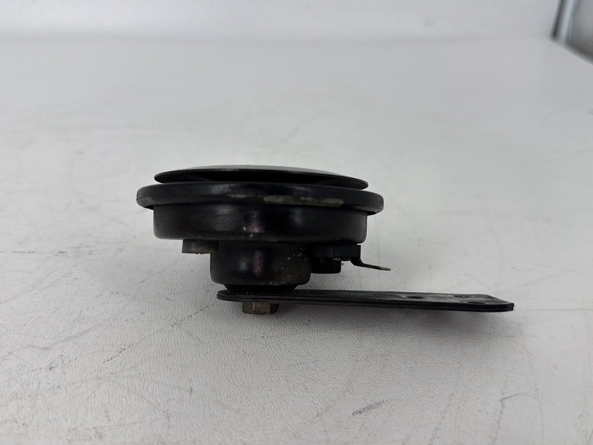 2005 Harley Sportster XL883C 883 Custom OEM Signal Horn Klaxon Beep 69043-96B