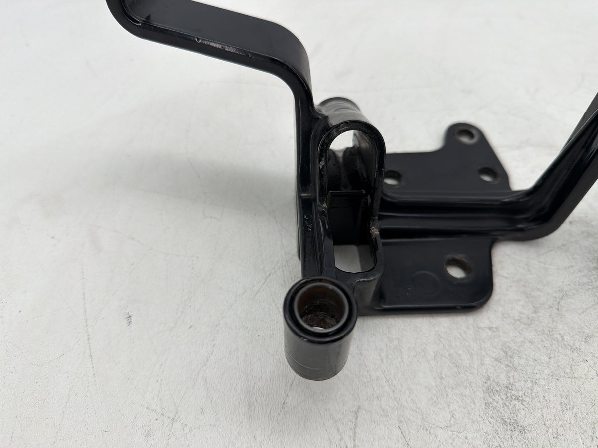 2001 Harley Heritage Softail Classic Left Right Foot Rest Peg Support Bracket