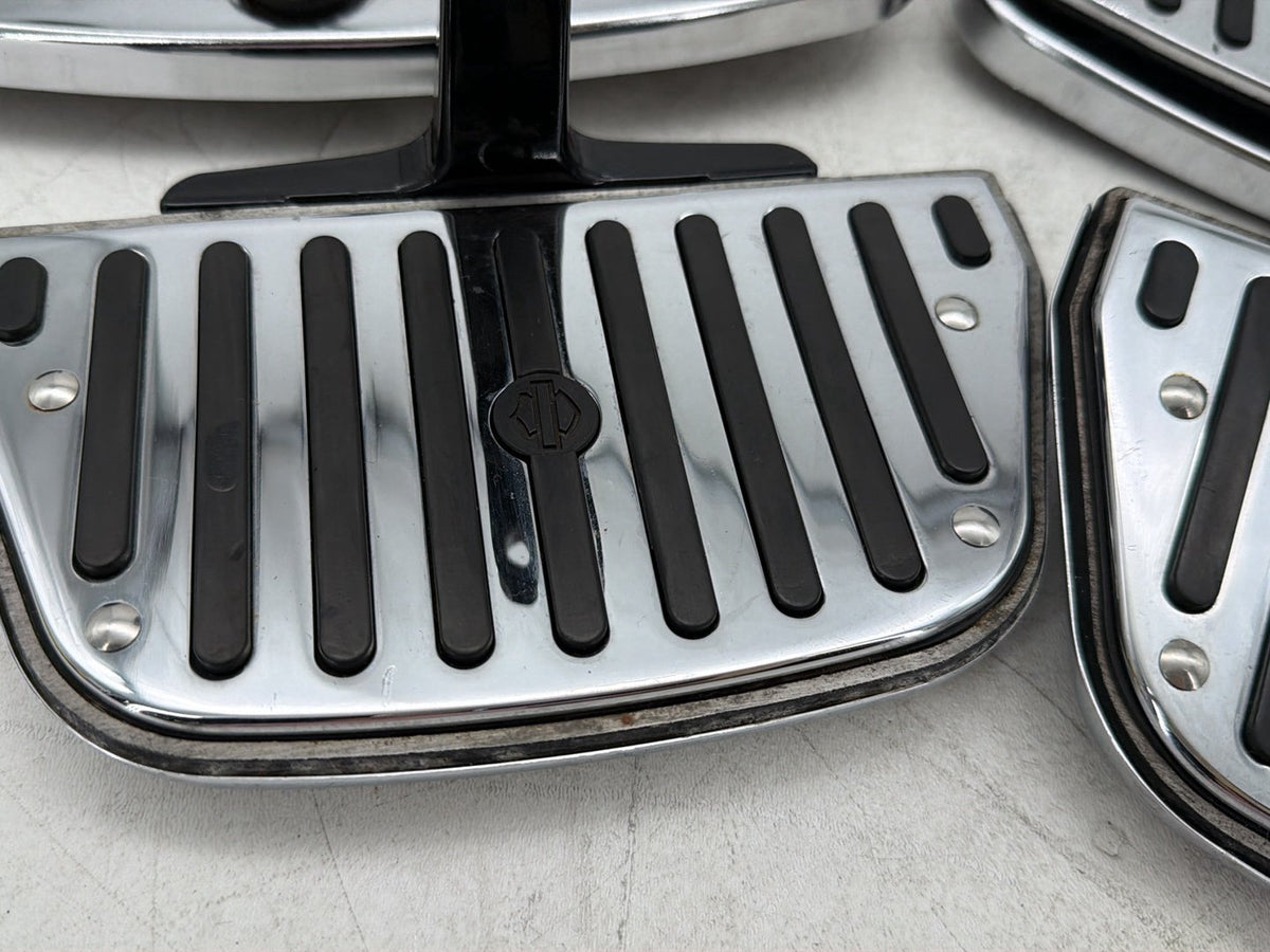 2006 Harley Electra Glide Touring Ultra FLHTCUI OEM Left Right Driver & Pass Floorboard Foot Rest