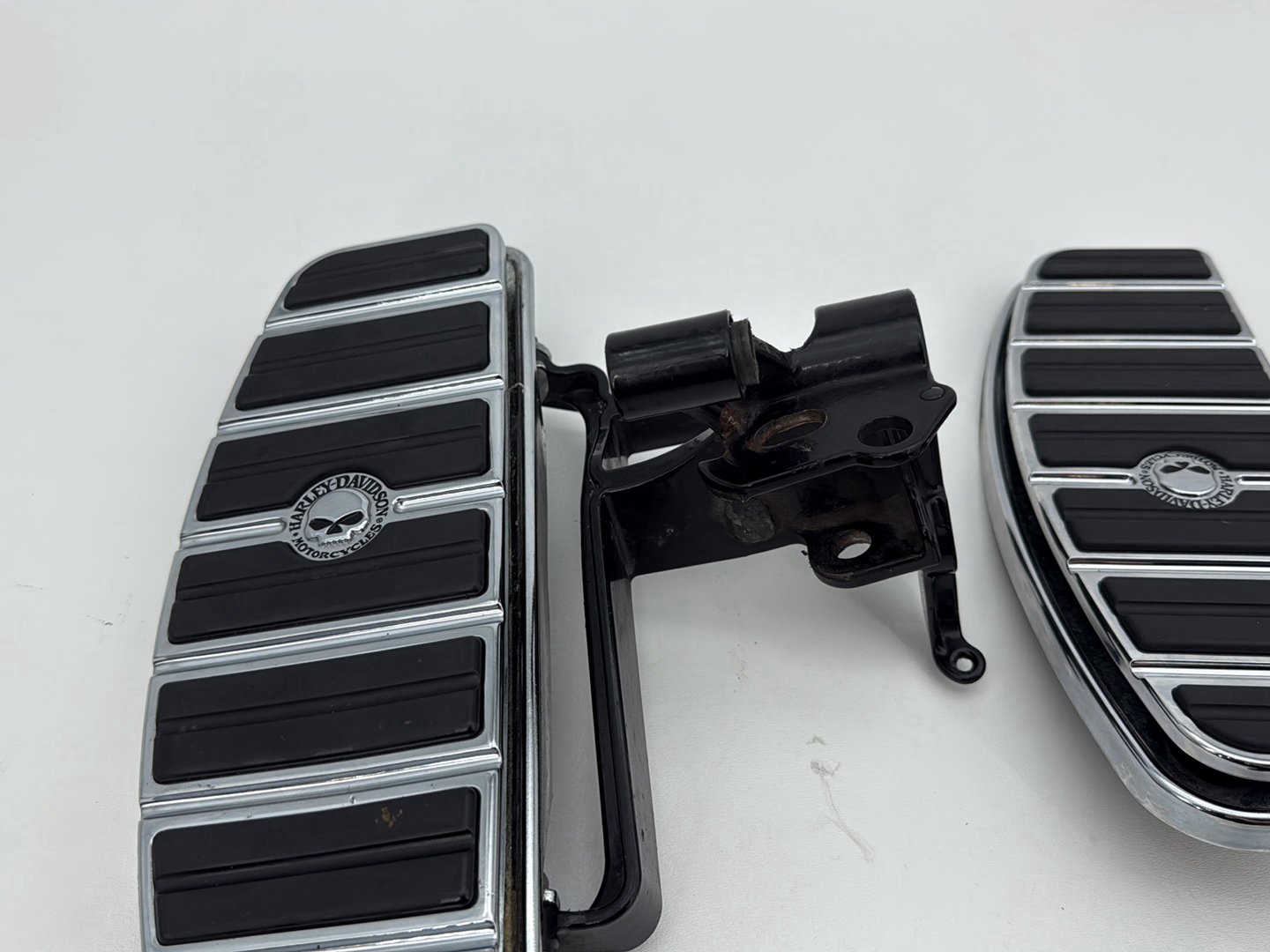 2007 Harley Softail Heritage Classic FLSTC OEM Left Right Driver Floorboard Foot Rest