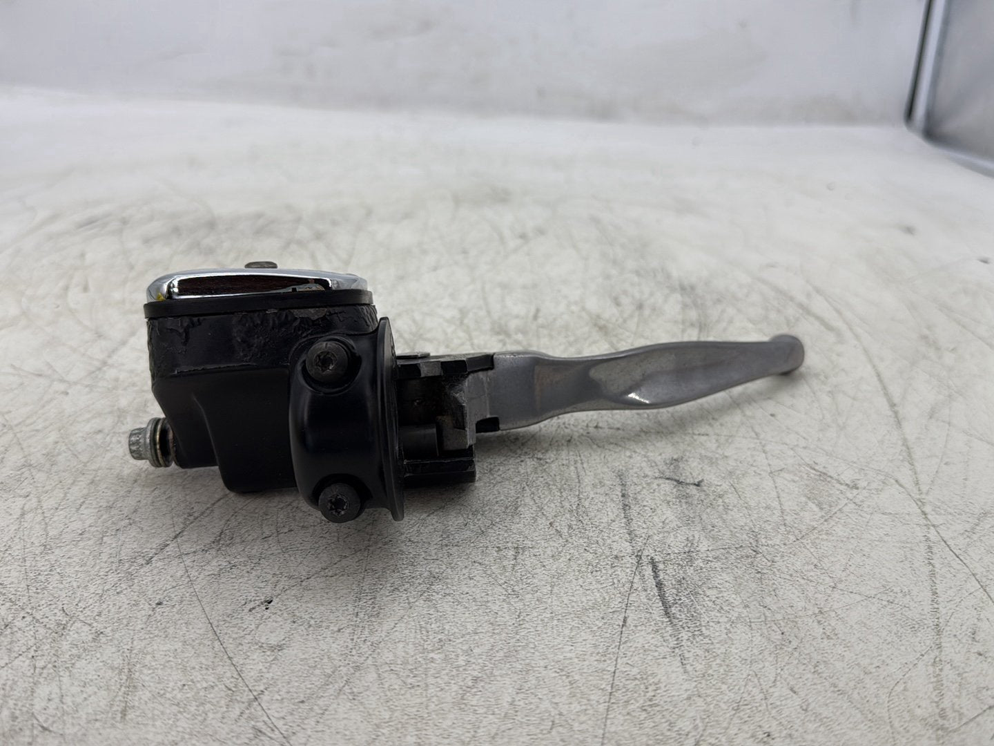 2007 Harley Touring FLHTC Electra Glide Classic OEM Front Right Brake Lever Master Cylinder