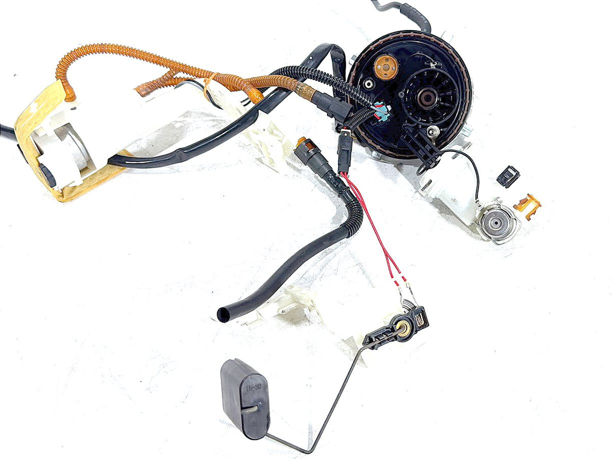 2011 Harley Road Glide Touring FLTRX OEM Fuel Pump Gas Gasoline Petrol Sending