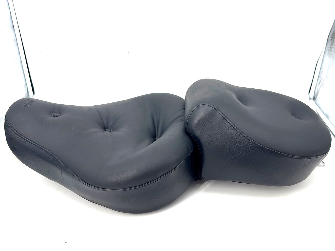 1999 - 2006 Harley-Davidson Dyna Wide Glide Passenger Rider Driver Seat Saddle MUSTANG