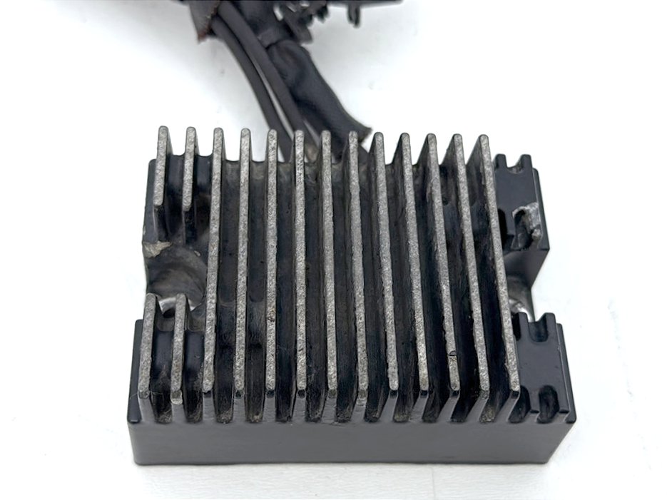 2009 Harley Sportster XL1200C 1200 Custom OEM Voltage Regulator Rectifier