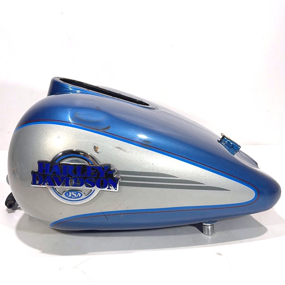 1999 - 2006 Harley-Davidson Touring Electra Glide Ultra Fuel Gas Tank Gasoline Reservoir  	61356-03