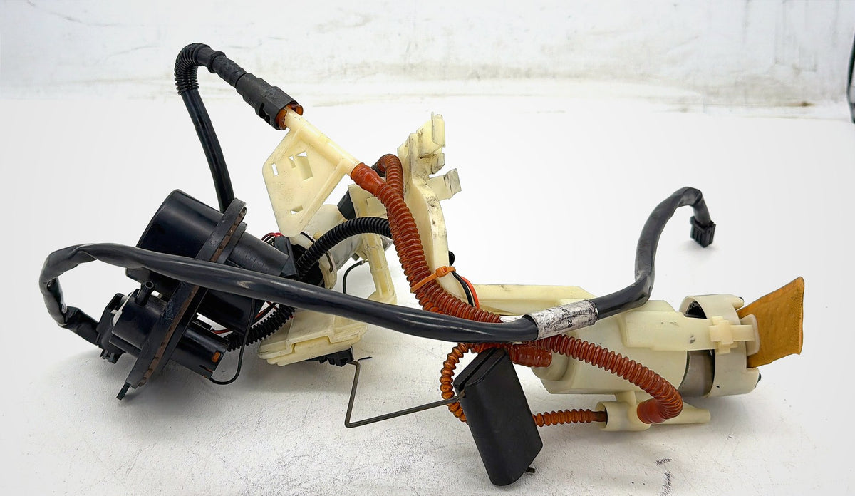 2010 Harley Street Glide Touring FLHX OEM Fuel Pump Gas Gasoline Petrol Sending