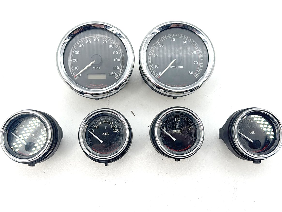 1999 - 2006 Harley-Davidson Touring Electra Glide Classic Air Oil Volt Fuel Tacho Speedo Gauges  	67349-00