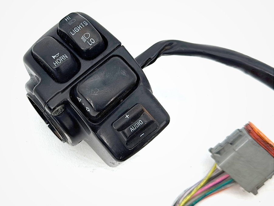 1999 - 2006 Harley-Davidson Touring Electra Glide Classic Left Turn Signal Headlight Switches Controls 71685-06A