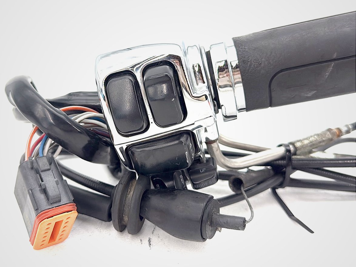 2003 Harley Electra Glide Touring Ultra FLHTCUI OEM Right Engine Start Kill Switches Controls