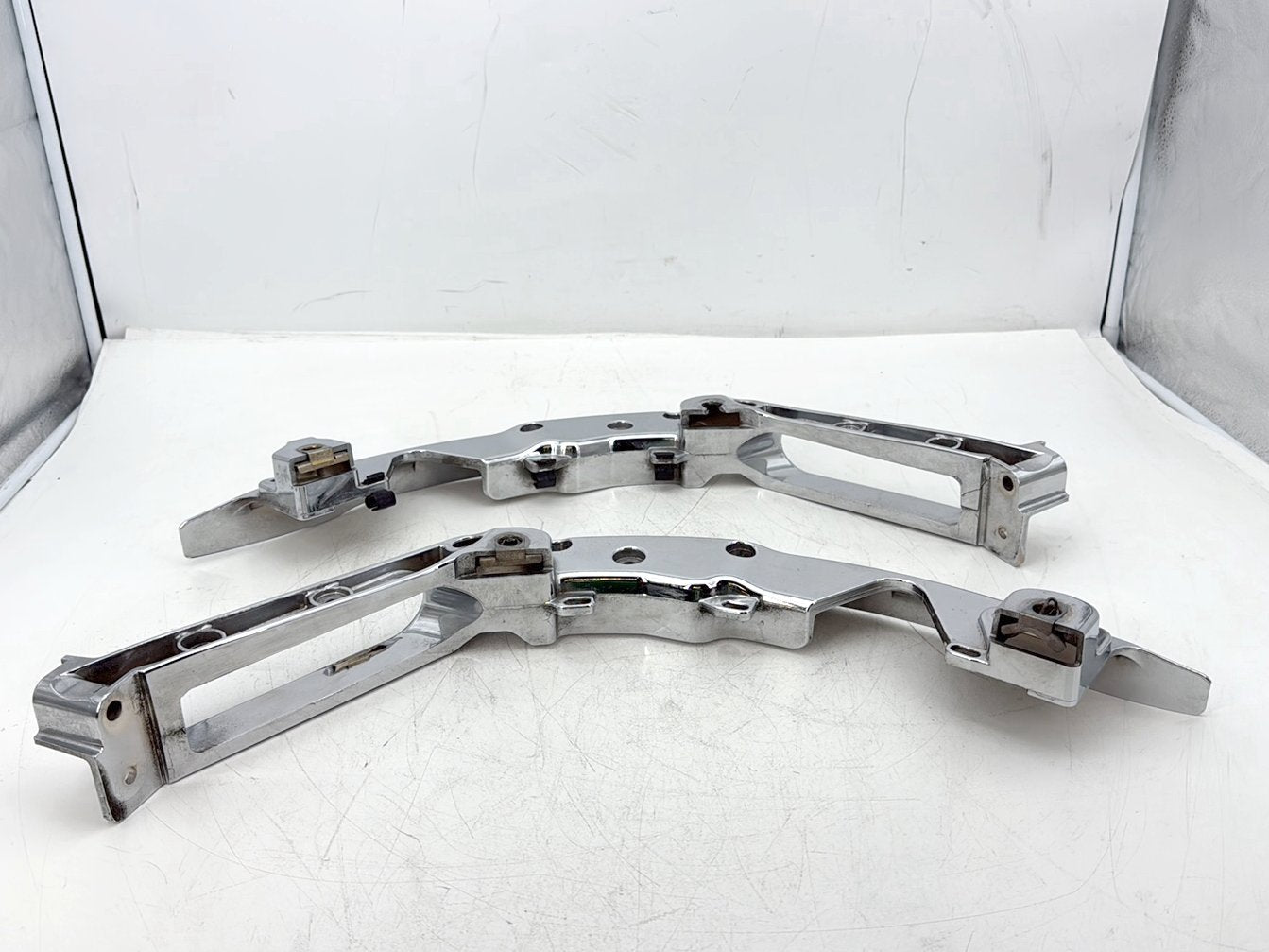2014 Harley Street Glide Touring FLHXS OEM Left Right Saddlebag Fender Struts Brackets
