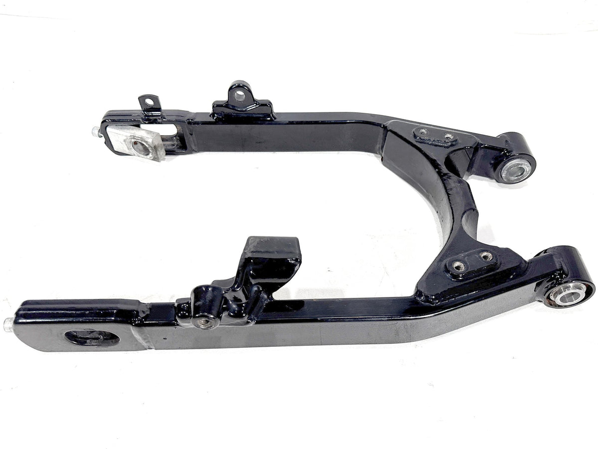 2016 Harley Dyna Fat Bob FXDF 103 OEM Rear Fork Swingarm Swing Arm