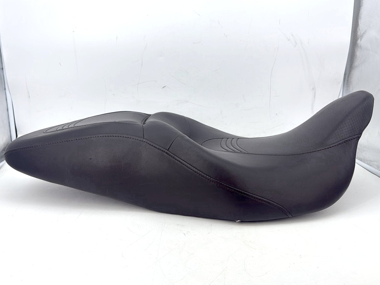 2011 Harley Electra Glide Ultra FLHTK OEM Passenger Rider Driver Seat Saddle