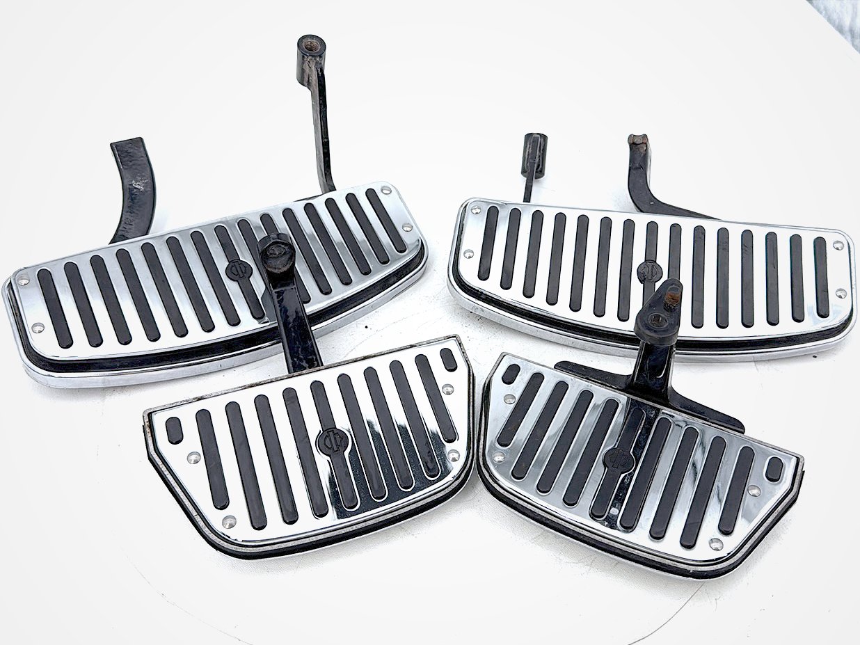 1999 - 2006 Harley-Davidson Touring Electra Glide Left Right Driver & Pass Floorboard Foot Rest 50621-79A