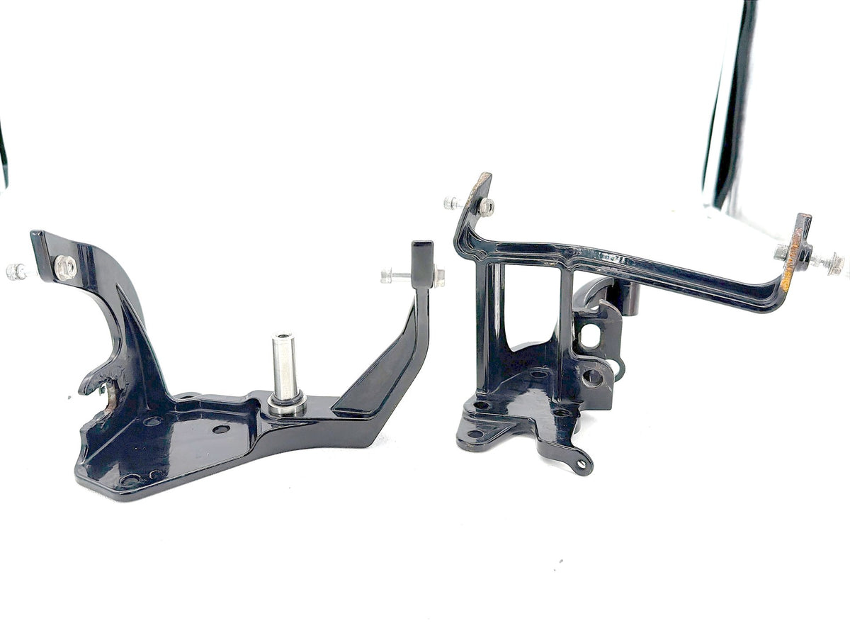 2011 Harley Softail Deluxe FLSTN OEM Left Right Footboard Foot Rest Brackets
