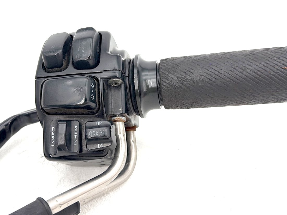 2007 - 2012 Harley-Davidson Touring Electra Glide Ultra Right Engine Start Kill Switches Controls w/ Hand Grip, Idle Throttle Cable Lines