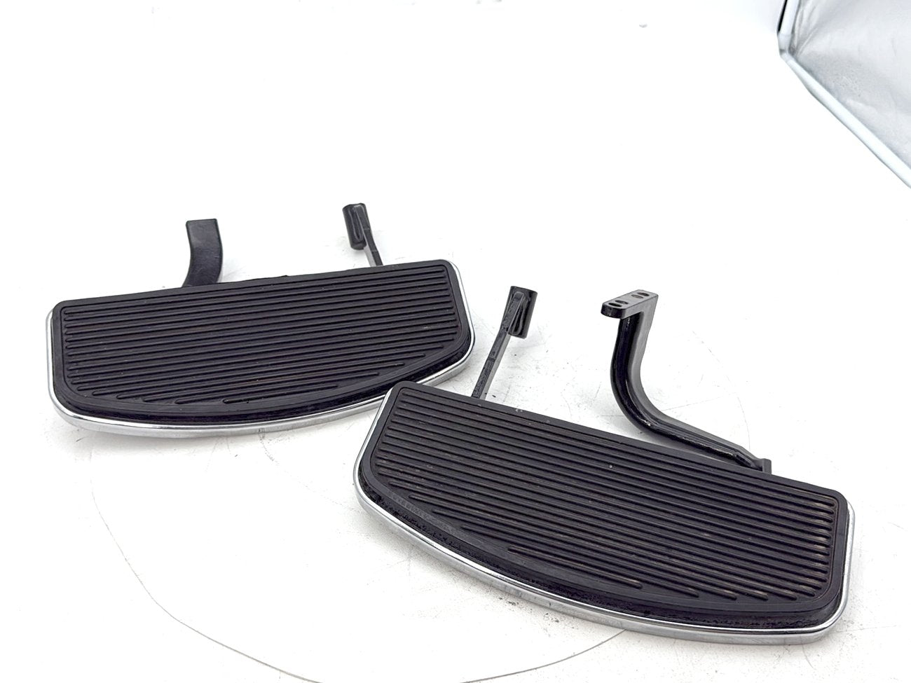 2007 - 2012 Harley-Davidson Touring Electra Glide Ultra Left Right Driver Floorboard Foot Rest 	47365-83C