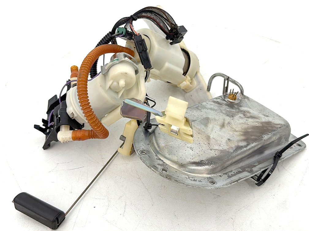 2007 - 2017 Harley-Davidson Dyna Super Glide Custom Gas Gasoline Fuel Petrol Pump Sending 75218-04B