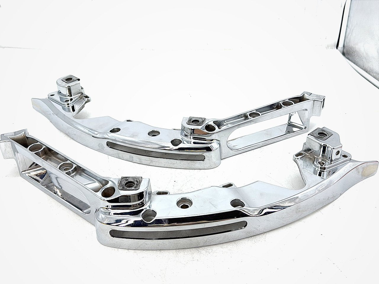 18 Harley Electra Glide Touring OEM Left Right Saddlebag Fender Struts Brackets