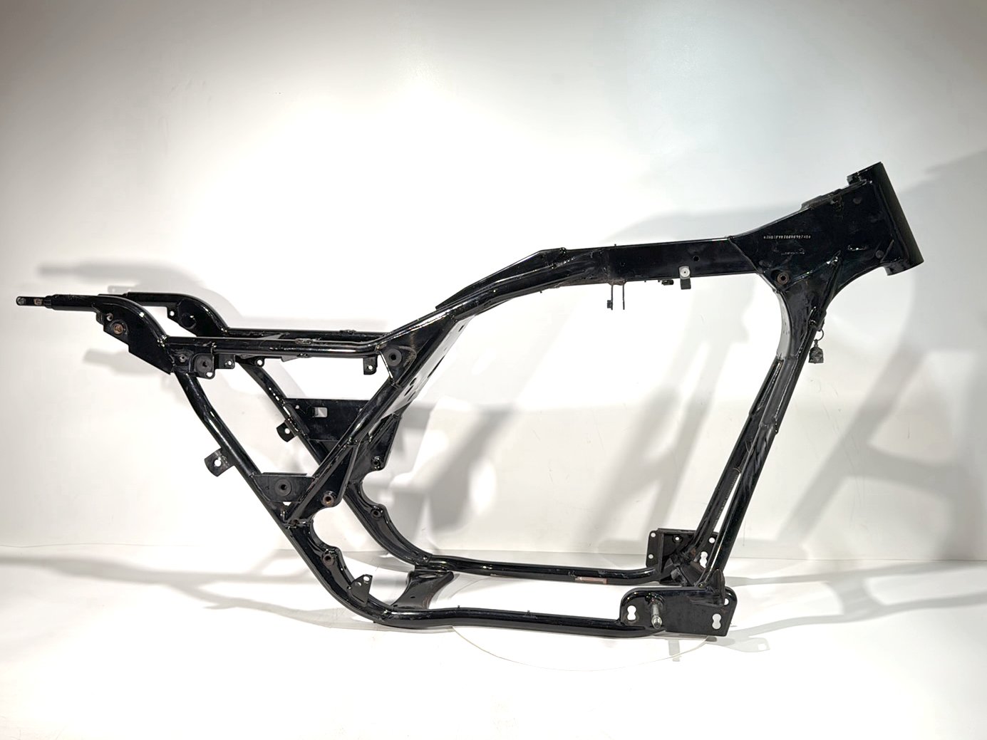 1999 - 2006 Harley-Davidson Touring Electra Glide Body Main Frame Chassis CLN CLR 	47900-02A