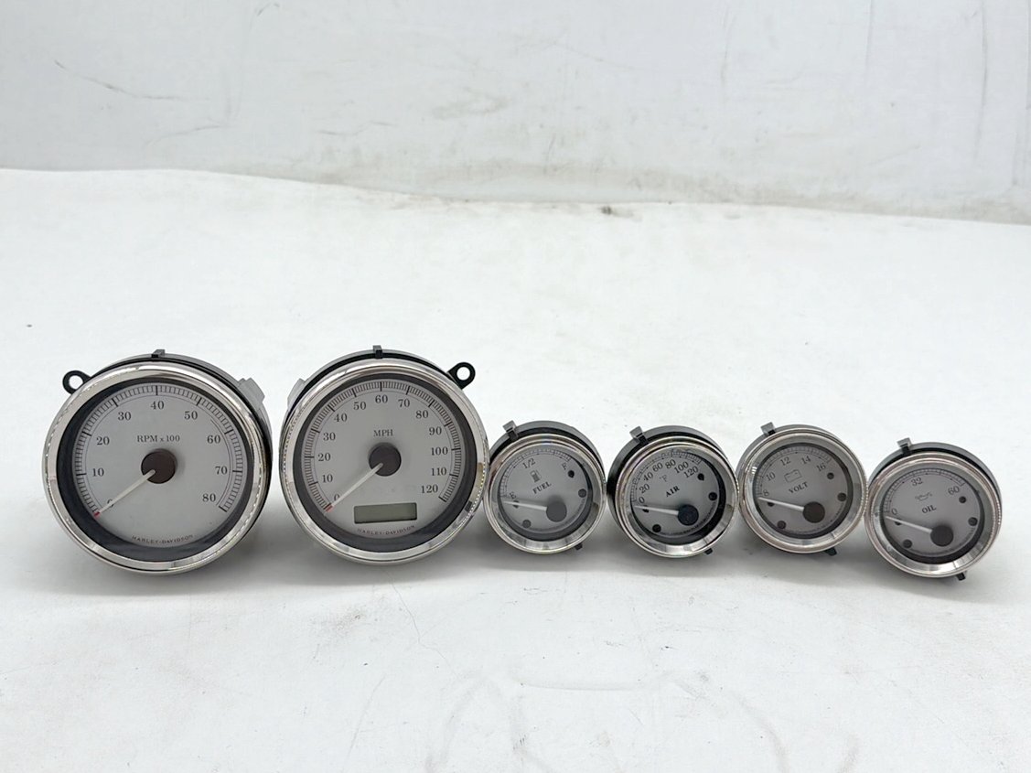2007 Harley Street Glide Touring FLHX OEM Air Oil Volt Fuel Tacho Speedo Gauges