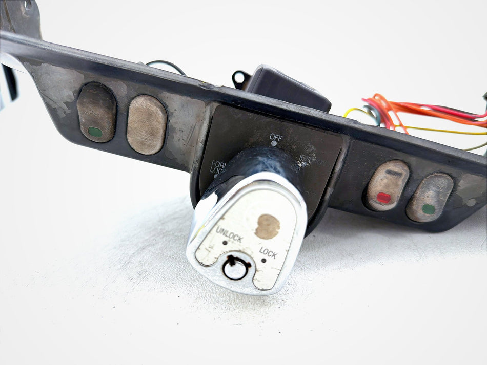 2011 Harley Street Glide Touring FLHX-103 OEM Fuel Gas Tank Dash Console NOKey