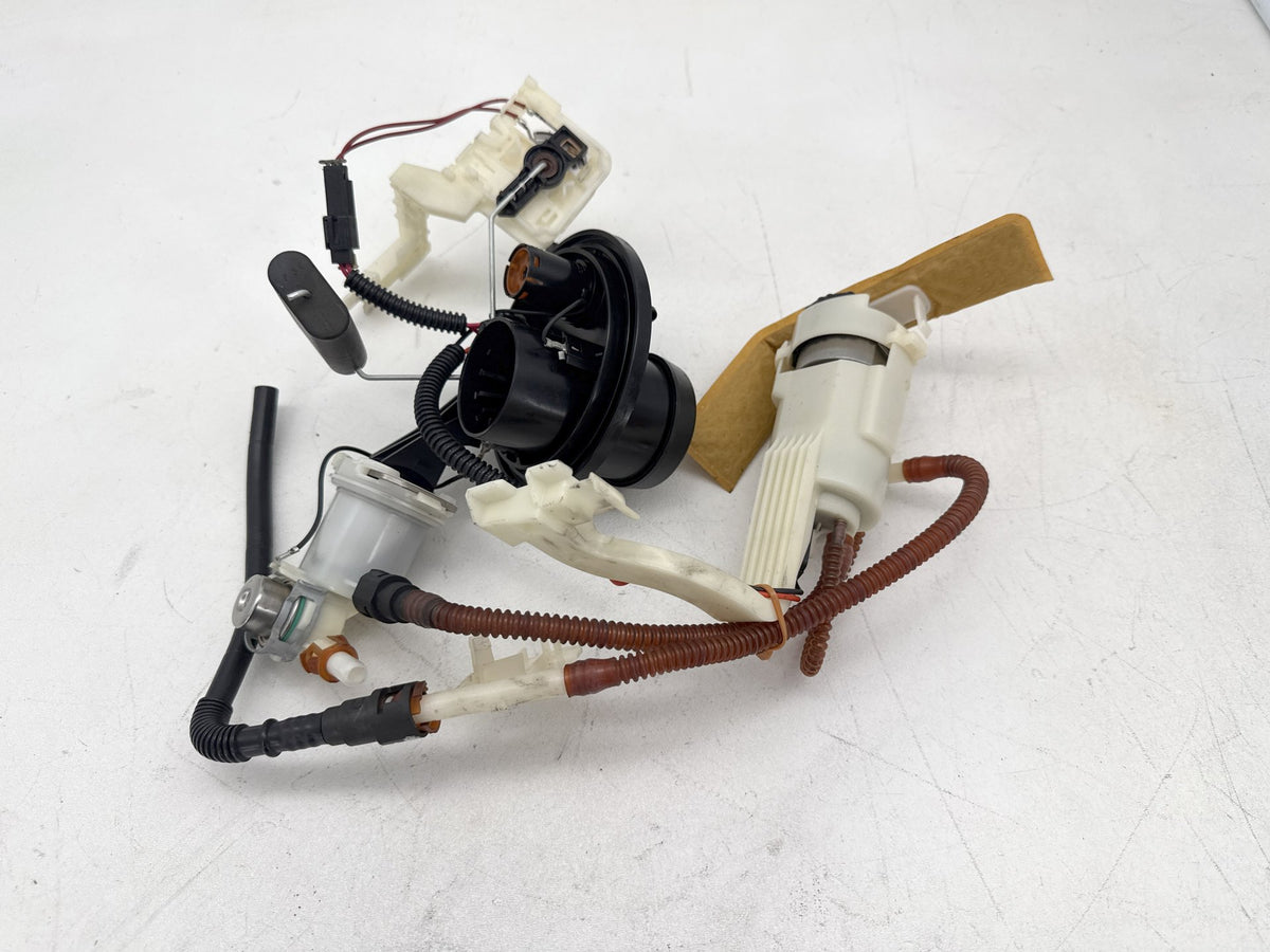 09 Harley Electra Glide Touring Ultra OEM Fuel Pump Gas Gasoline Petrol Sending