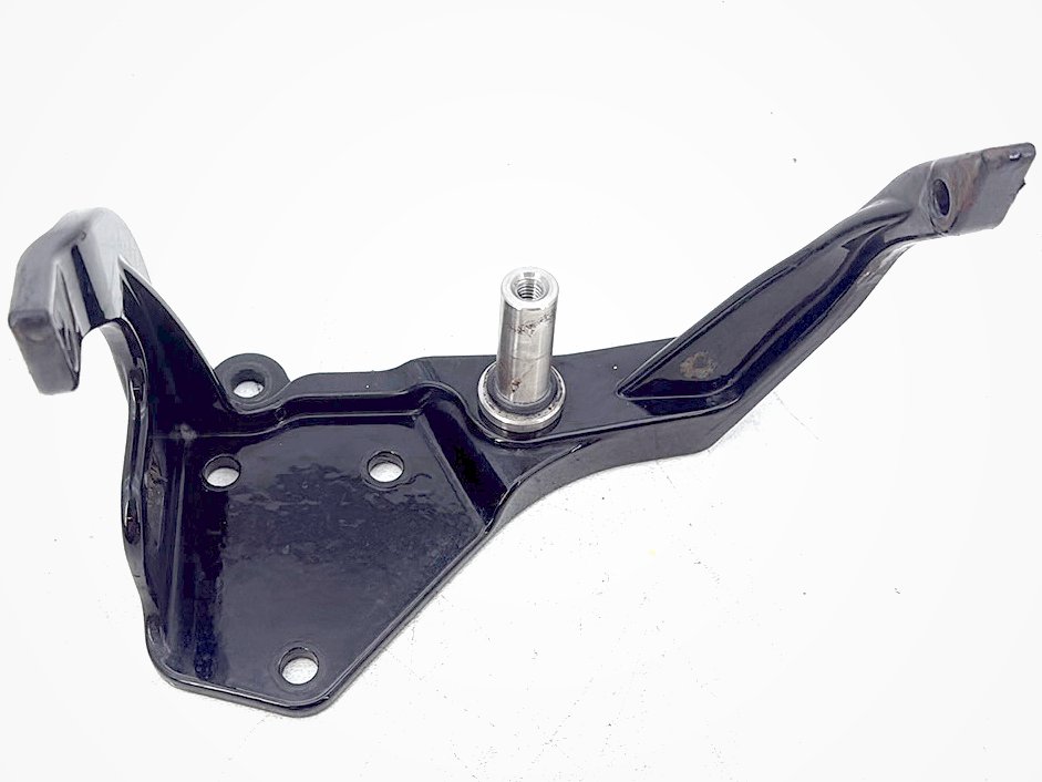 2006 Harley Softail FLSTCI Heritage Classic OEM Right Driver Footpeg Bracket Mount