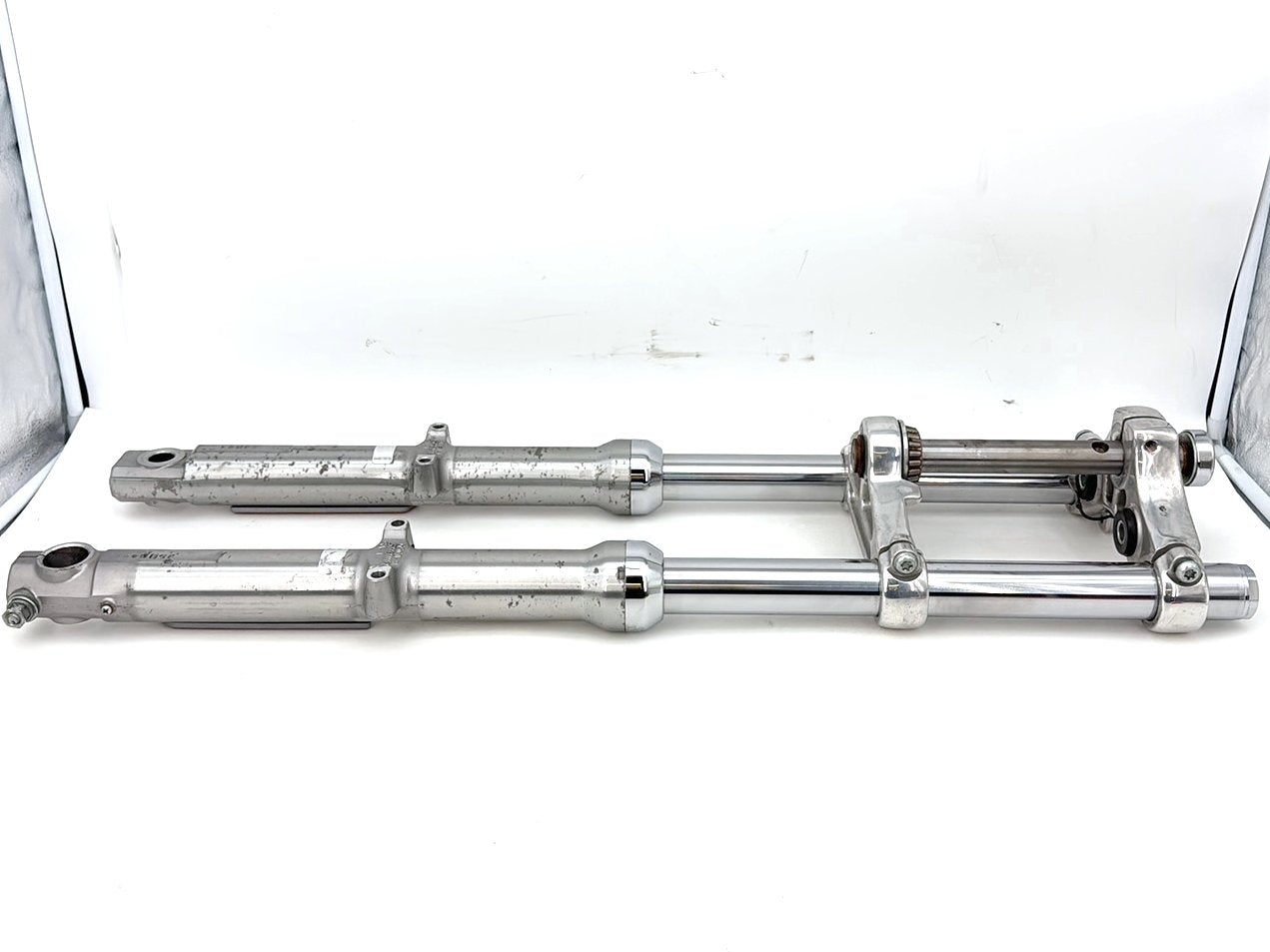 1999 - 2006 Harley-Davidson Dyna Low Rider Front Triple Tree Set & LH RH Fork Legs Sliders 45739-87