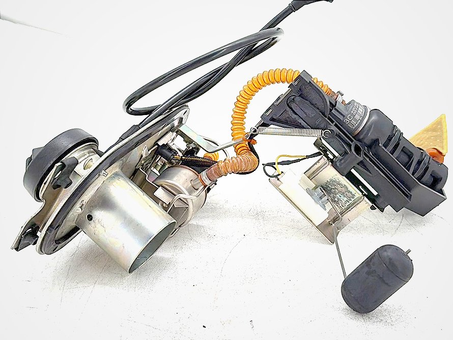 2005 Harley Electra Glide Touring FLHTI OEM Fuel Pump Gas Gasoline Petrol Sending