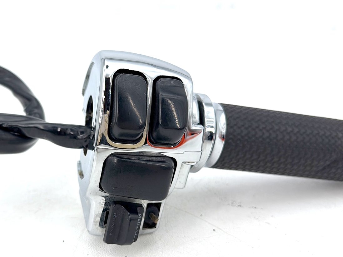 2007 - 2011 Harley-Davidson Touring Electra Glide Ultra Right Engine Start Kill Switches Controls 71684-06A