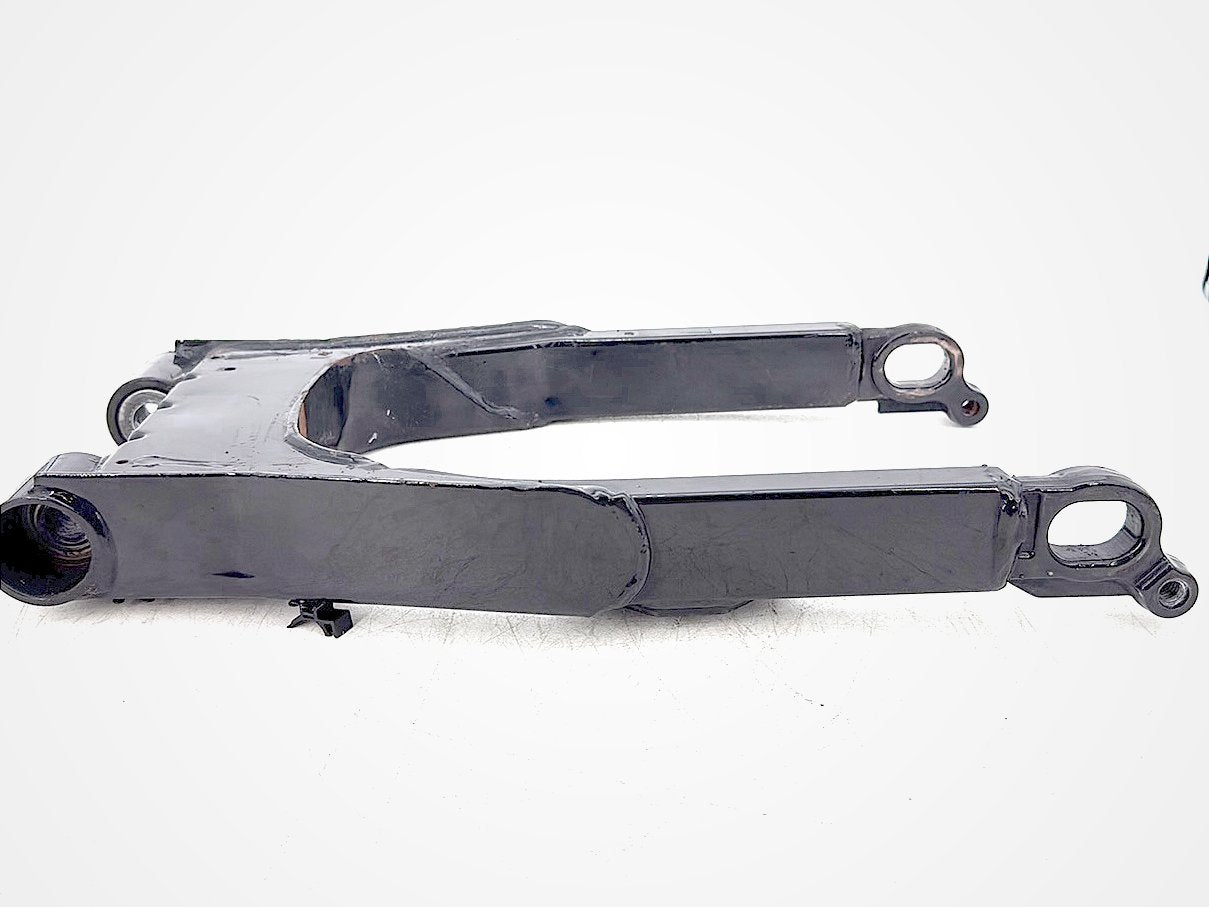 2004 Harley Road King Touring Custom FLHRSI OEM Rear Fork Swingarm Swing Arm
