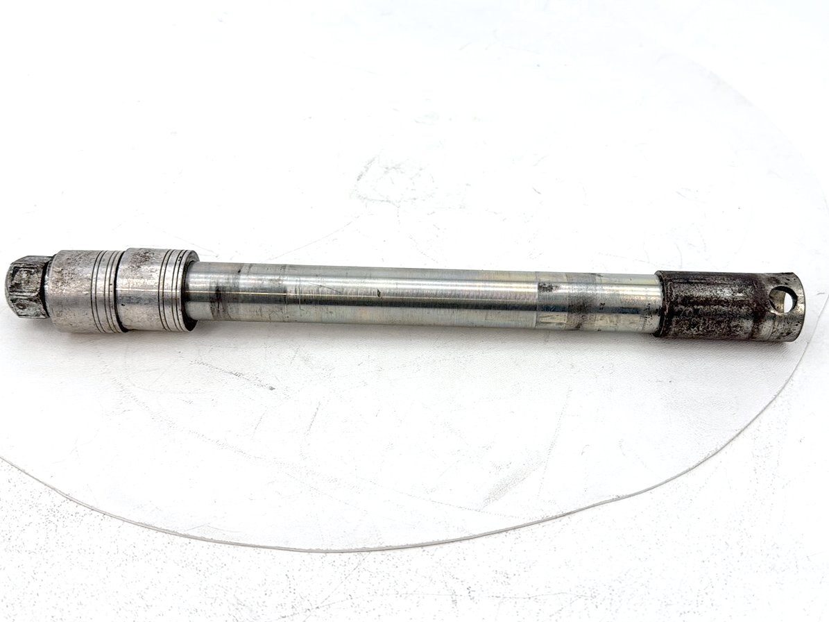 2007 - 2011 Harley-Davidson Touring Electra Glide Ultra Front Wheel Axle Bolt Shaft 41547-07A