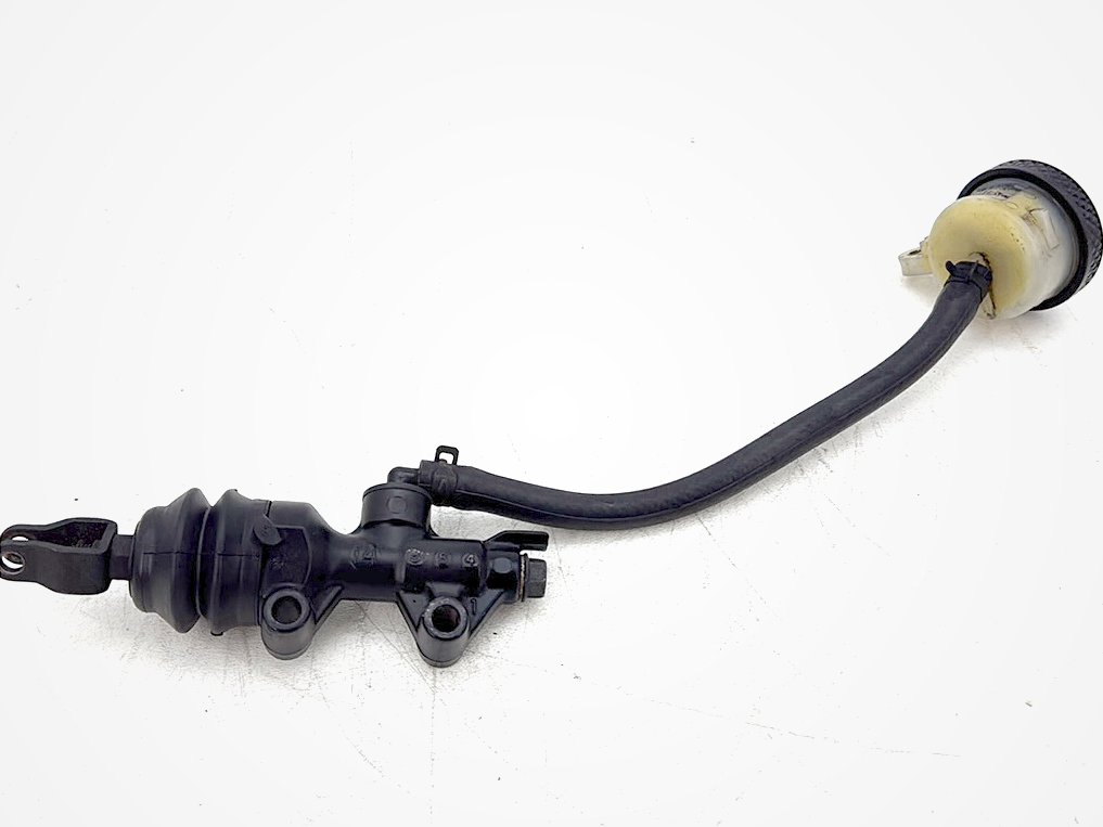 2004 Harley Sportster XL883C 883 Custom OEM Rear Brake Master Cylinder Bottle Brake Line