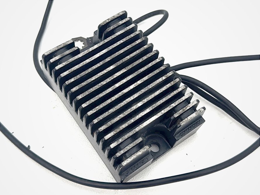 1999 - 2006 Harley-Davidson Dyna Low Rider Voltage Regulator Rectifier