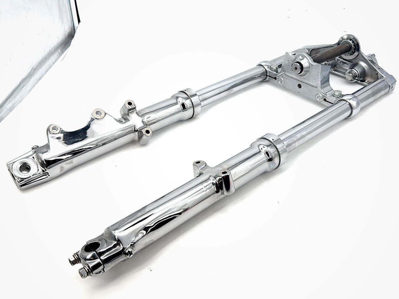 1999 - 2006 Harley-Davidson Dyna Wide Glide Front Triple Tree Set & LH RH Fork Legs Sliders 45679-92 , 45874-91