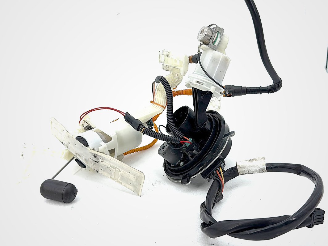 2013 Harley Street Glide Touring FLHX OEM Fuel Pump Gas Gasoline Petrol Sending