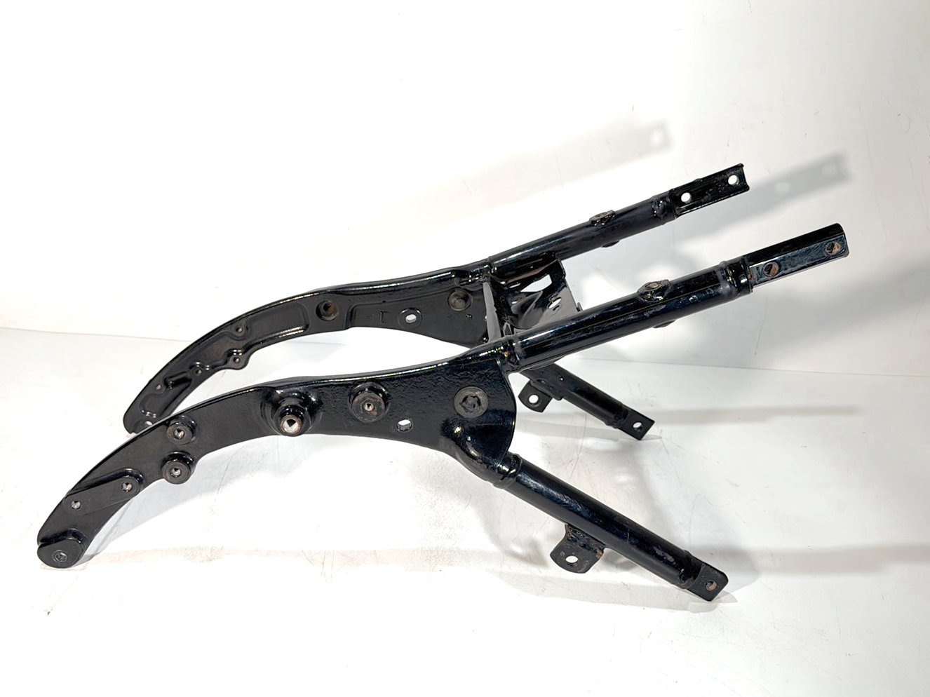 2008 - 2016 Harley-Davidson Touring Electra Glide Ultra Rear Sub Frame Subframe Tail Rail 	48079-09BHP