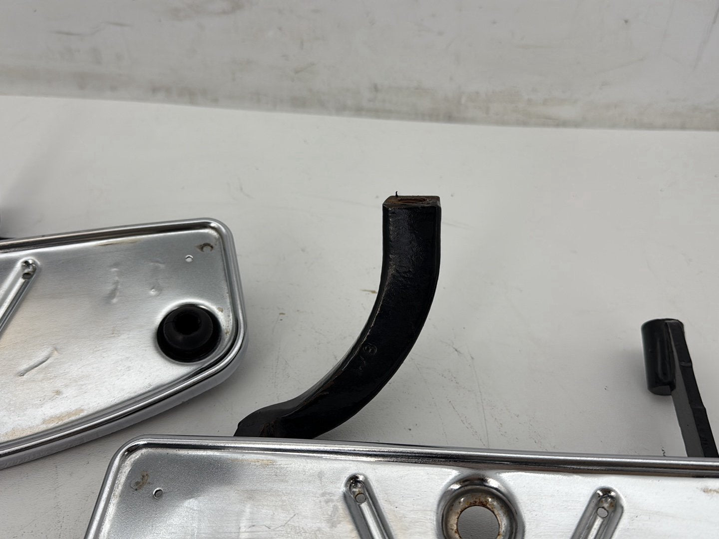 2003 Harley Electra Glide Touring Ultra FLHTCUI OEM Left Right Driver & Pass Floorboard Foot Rest