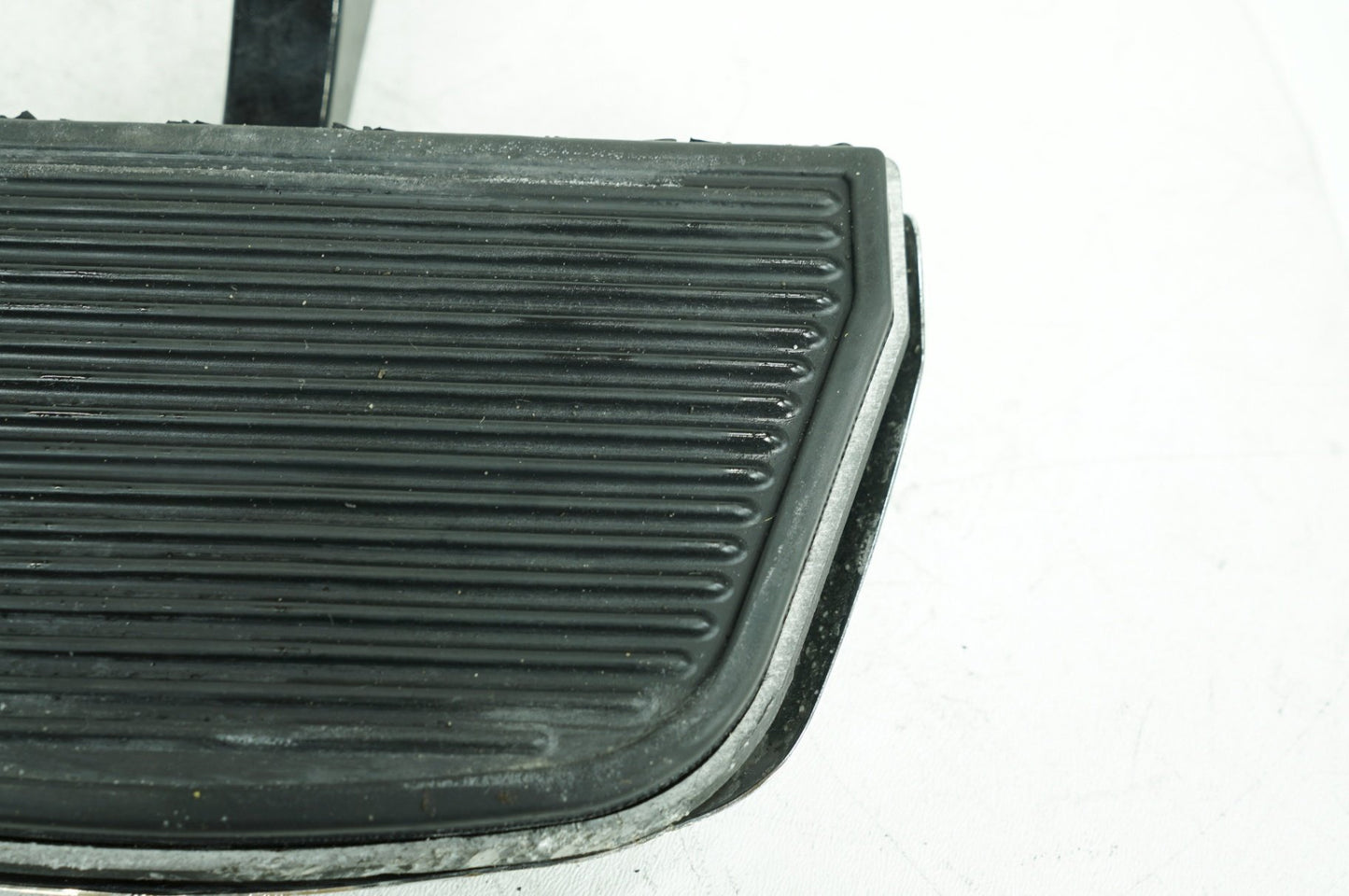 2008 - 2016 Harley-Davidson Touring Electra Glide Ultra Left & Right Passenger Floorboard Foot Rest 50613-91A