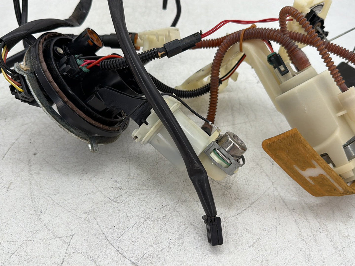2009 Harley Road Glide Touring FLTR OEM Fuel Pump Gas Gasoline Petrol Sending