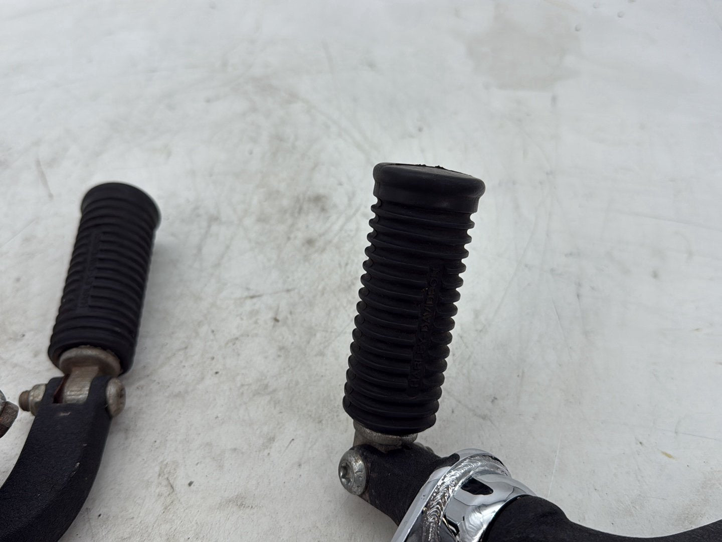2012 Harley Dyna FXDF Fat Bob OEM Left Right Foot Brake Control Pegs