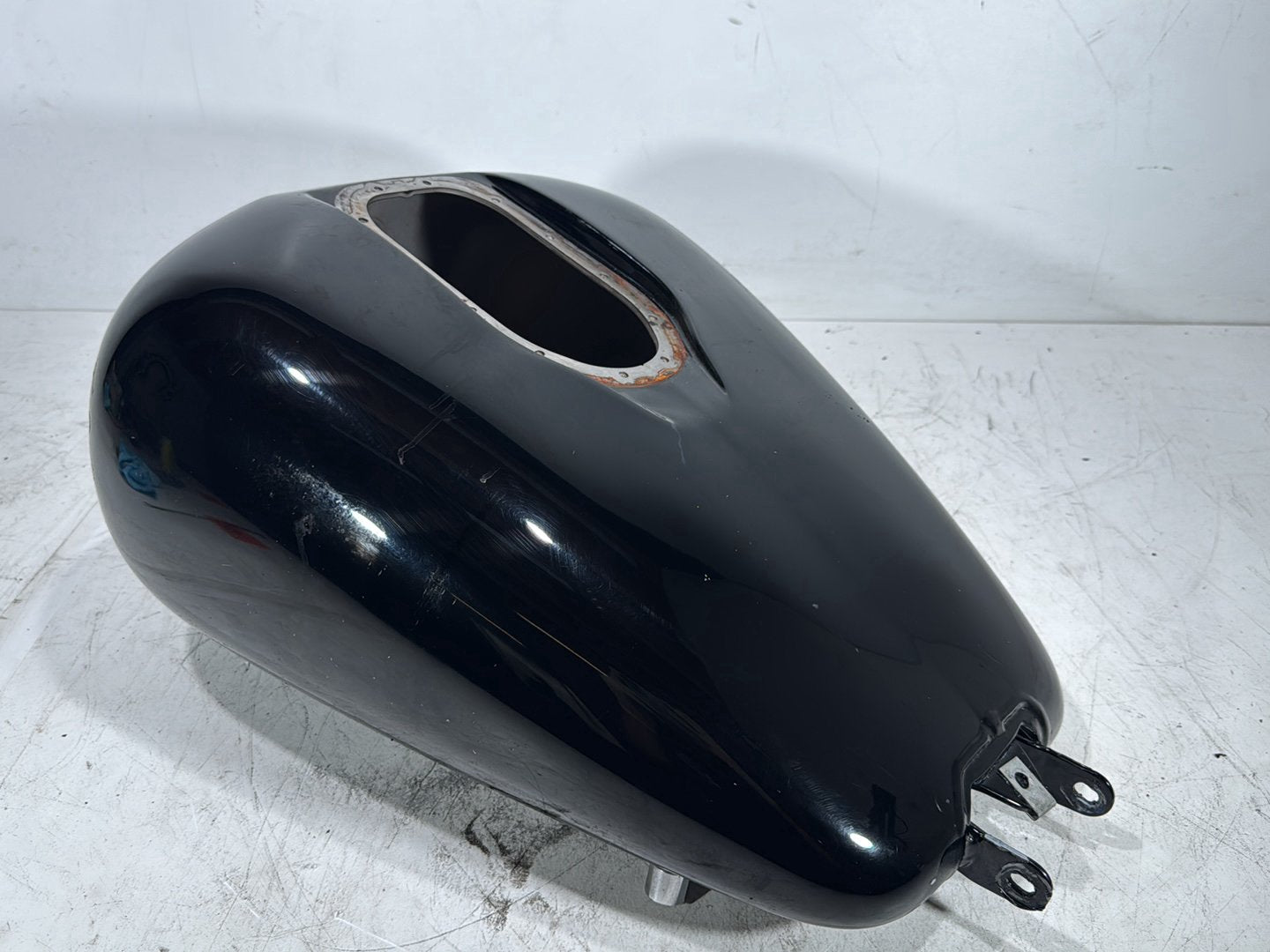 2004 Harley Dyna Super Glide FXDI OEM Fuel Gas Tank Gasoline Reservoir