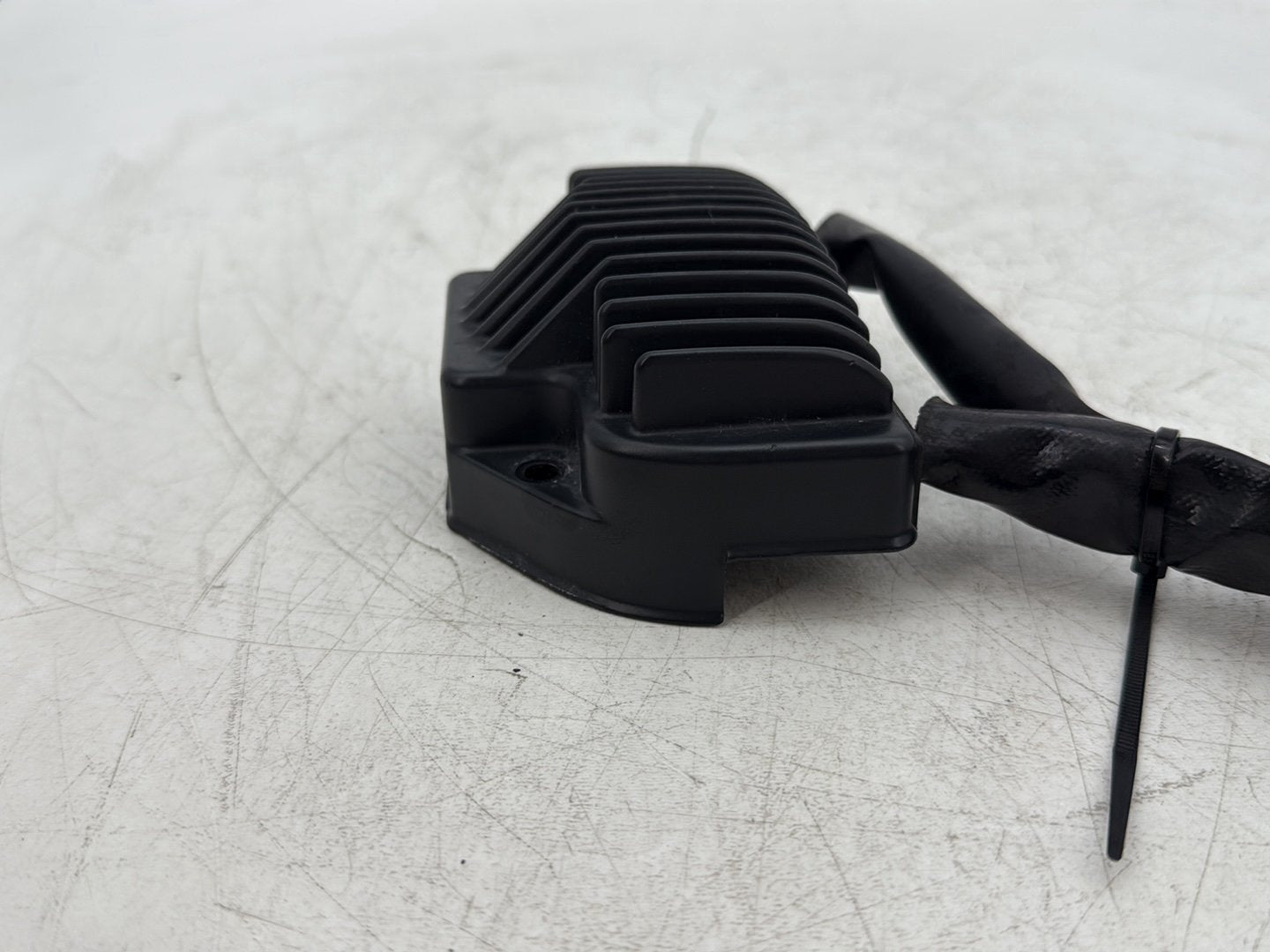 2005 Harley Dyna FXDWG Wide Glide OEM Voltage Regulator Rectifier