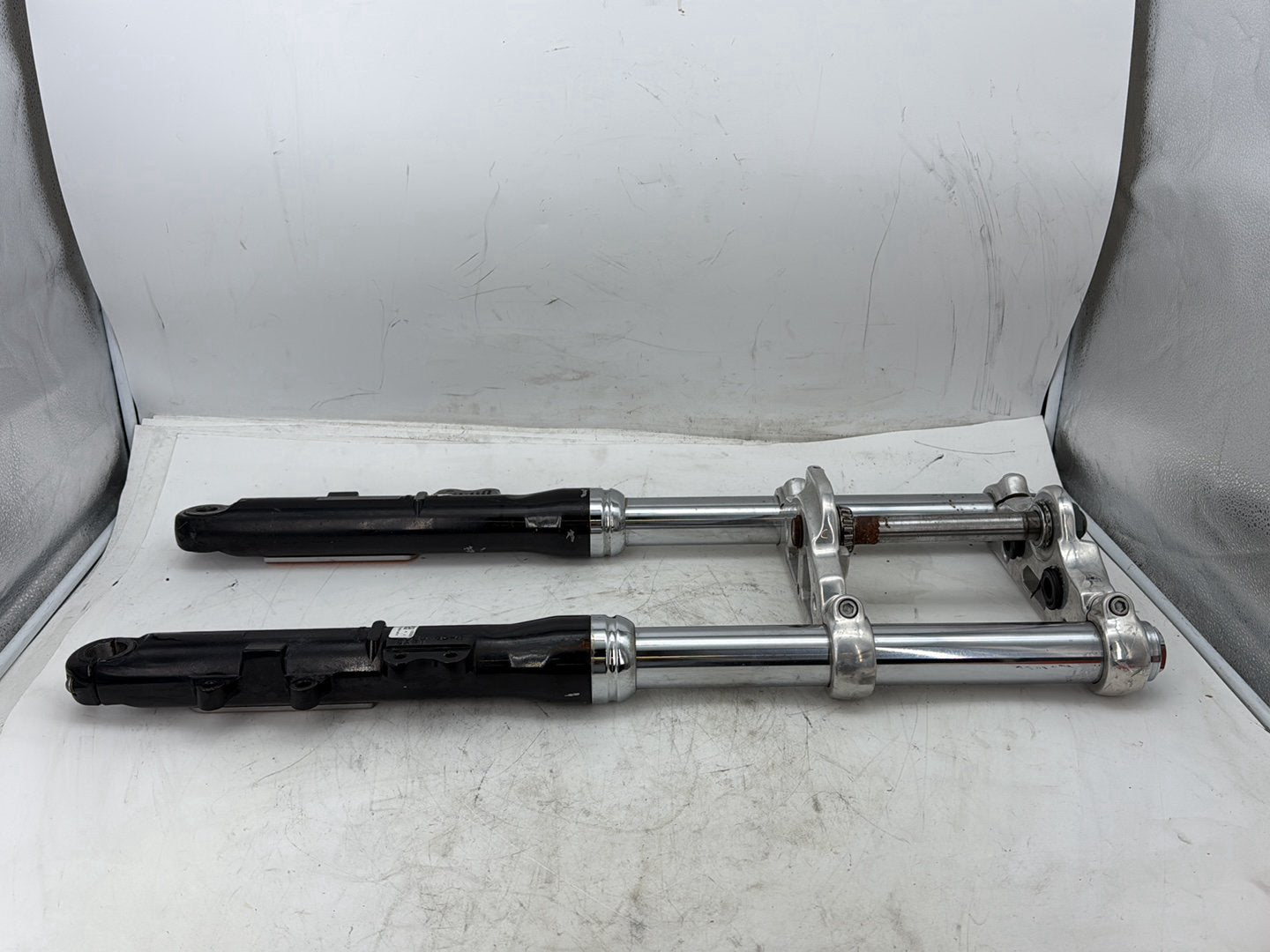2012 Harley Dyna FXDF Fat Bob OEM Front Triple Tree Set & LH RH Fork Legs Sliders
