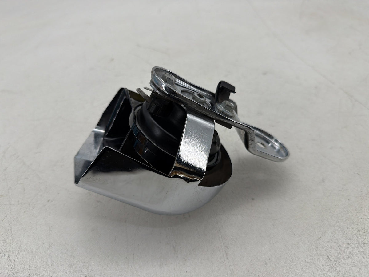 2016 Harley Dyna Fat Bob FXDF 103 OEM Horn Signal Klaxon Chrome Cover
