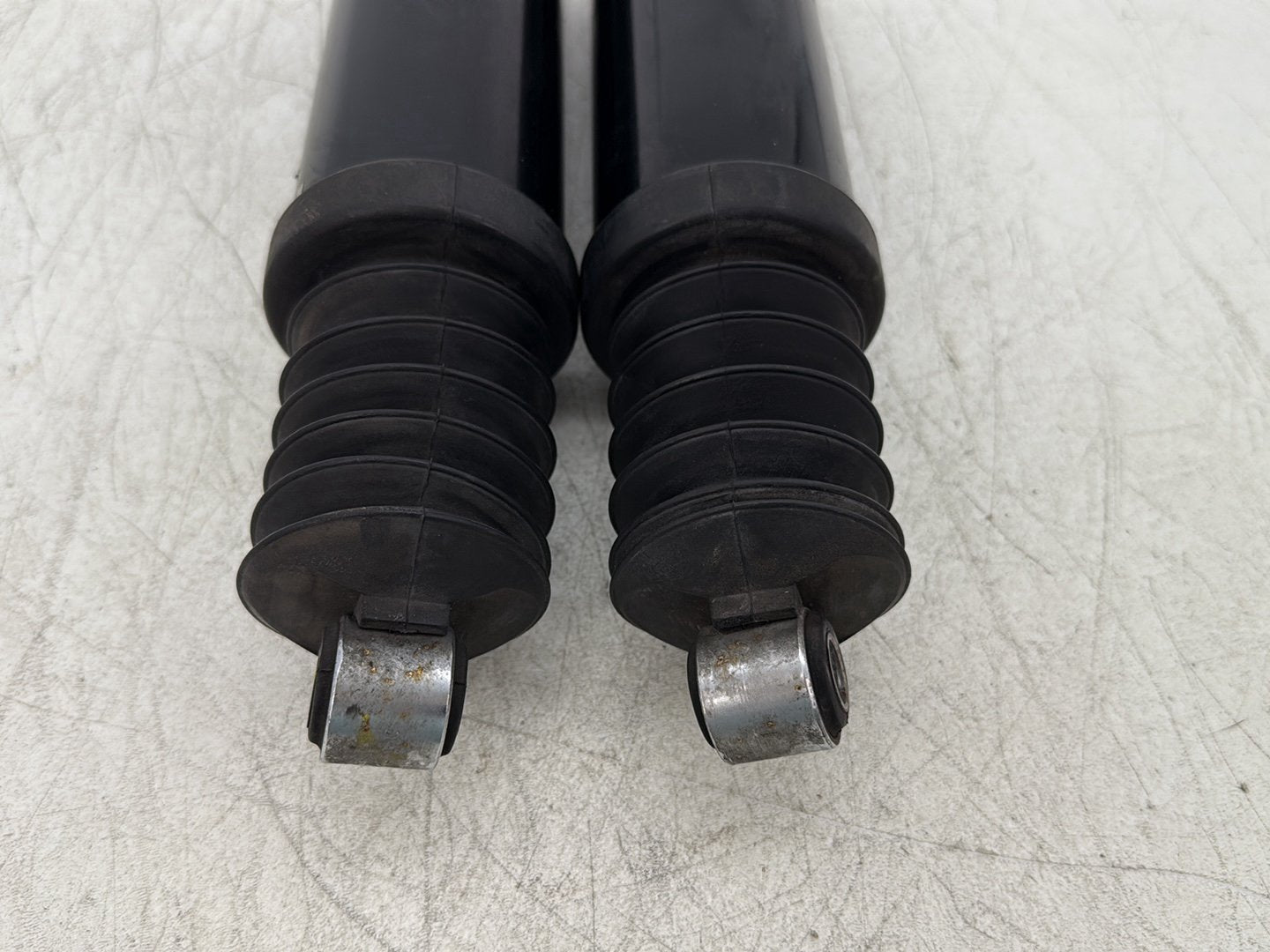 2004 Harley Road King Touring Custom FLHRSI OEM Rear Left Right Shock Absorbers