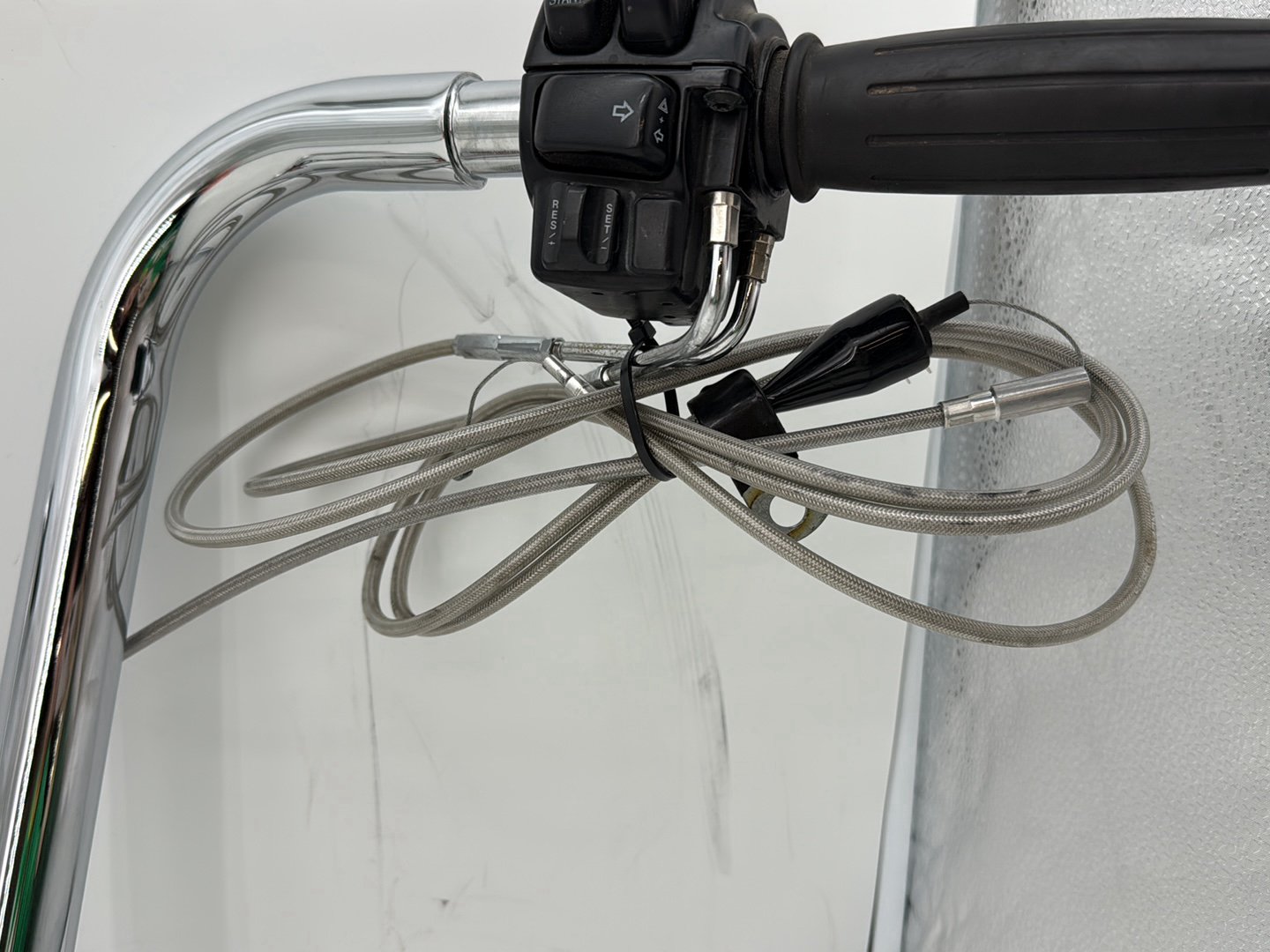 2005 Harley Touring FLHRCI Road King Classic OEM Handlebars Left Right Switches Controls