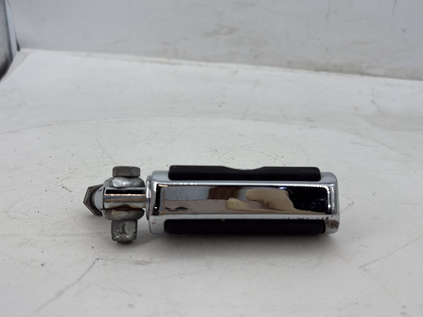 2005 Harley Road Glide Touring FLTRI OEM Front Driver Highway 1 Foot Peg Rest