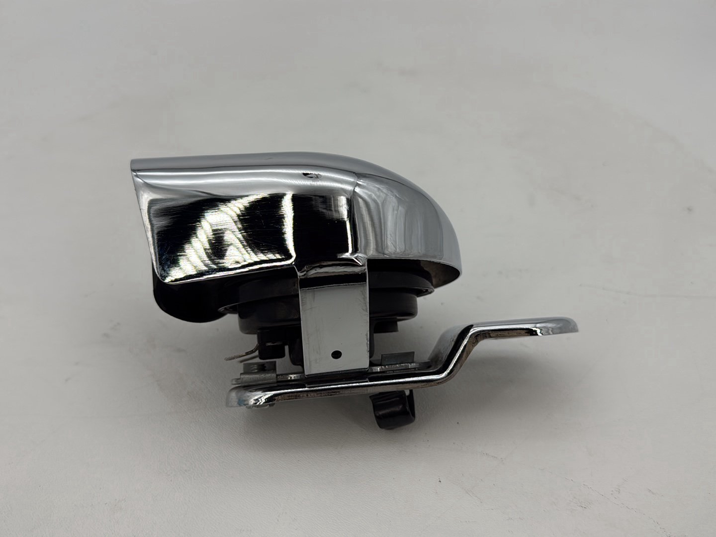 1999 - 2006 Harley-Davidson Dyna Low Rider Horn Signal Klaxon Chrome Cover 69012-93A